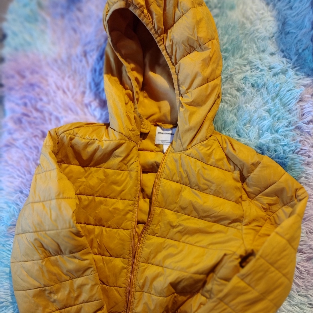 Amazon Essentials boy's parka